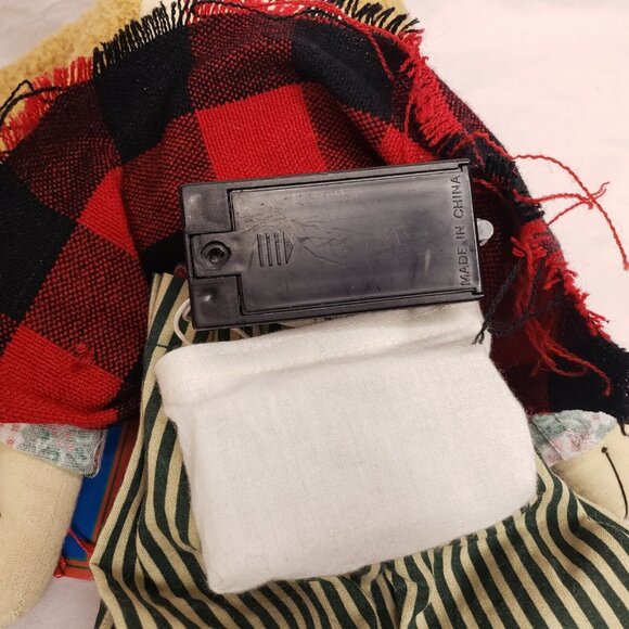 Vintage Christmas Caroling Character Dog Barks Jingle Bells Decor NCE - Picture 9 of 9